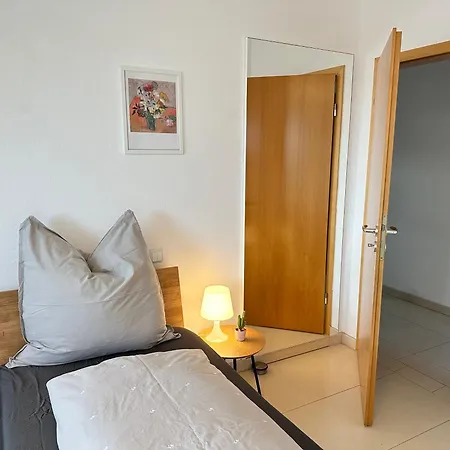 Modernes Business Penthouse Stuttgart-sindelfingen, 6 Schlafzimmer, 9 Einzelbetten, Messe, A81 *