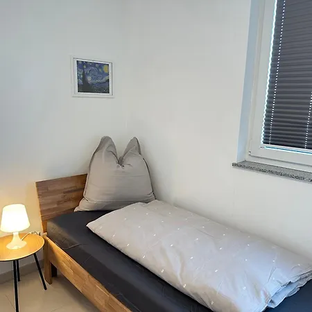 Modernes Business Penthouse Stuttgart-sindelfingen, 6 Schlafzimmer, 9 Einzelbetten, Messe, A81 Apartament *
