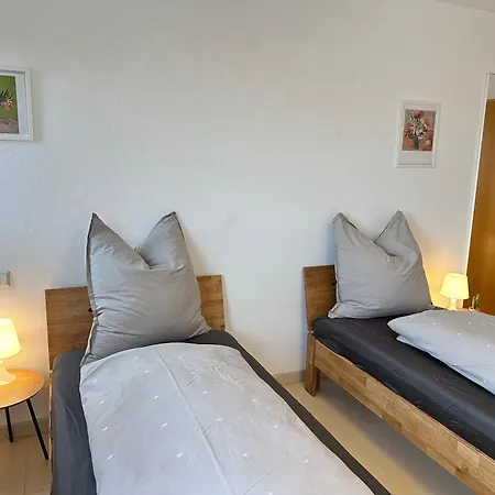 Premium Firmenunterkunft Stuttgart-schoenaich - 6 Schlafzimmer - 9 Einzelbetten - 137qm Penthouse - Parken Frei - Ideal Fuer Teams & Monteure Appartamento *