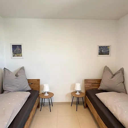 Modernes Business Penthouse Stuttgart-sindelfingen, 6 Schlafzimmer, 9 Einzelbetten, Messe, A81 Appartamento Schönaich