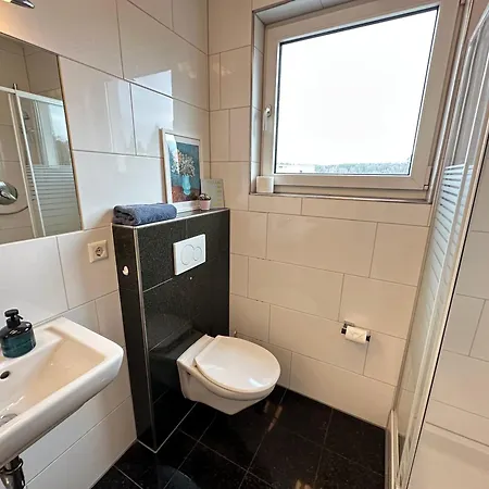 Premium Firmenunterkunft Stuttgart-schoenaich - 6 Schlafzimmer - 9 Einzelbetten - 137qm Penthouse - Parken Frei - Ideal Fuer Teams & Monteure *
