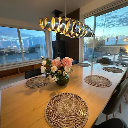 Premium Firmenunterkunft Stuttgart-schoenaich - 6 Schlafzimmer - 9 Einzelbetten - 137qm Penthouse - Parken Frei - Ideal Fuer Teams & Monteure Appartamento