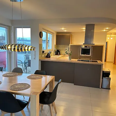 Apartment D2 Luxus-penthouse Mit Dachterrasse - Bis 9 Personen - A81 - Stuttgart - Messe - Daimler - Ab 5 Naechte - Business Center Und Konferenzraum Separat Buchbar *