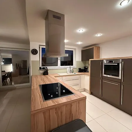 Premium Firmenunterkunft Stuttgart-schoenaich - 6 Schlafzimmer - 9 Einzelbetten - 137qm Penthouse - Parken Frei - Ideal Fuer Teams & Monteure *