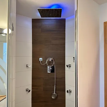 Modernes Business Penthouse Stuttgart-sindelfingen, 6 Schlafzimmer, 9 Einzelbetten, Messe, A81 Appartamento