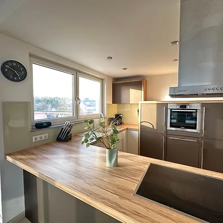 Premium Firmenunterkunft Stuttgart-schoenaich - 6 Schlafzimmer - 9 Einzelbetten - 137qm Penthouse - Parken Frei - Ideal Fuer Teams & Monteure Appartamento *