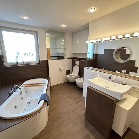 D2 Luxus-penthouse Mit Dachterrasse - Bis 9 Personen - A81 - Stuttgart - Messe - Daimler - Ab 5 Naechte - Business Center Und Konferenzraum Separat Buchbar