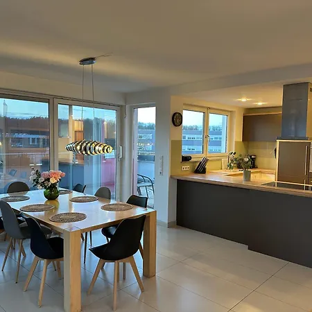 Modernes Business Penthouse Stuttgart-sindelfingen, 6 Schlafzimmer, 9 Einzelbetten, Messe, A81 Appartamento Schönaich