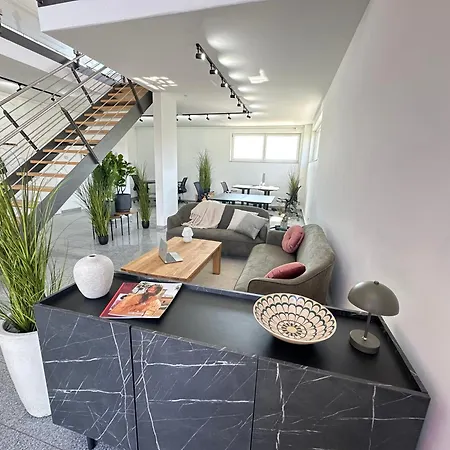 Apartment D2 Luxus-penthouse Mit Dachterrasse - Bis 9 Personen - A81 - Stuttgart - Messe - Daimler - Ab 5 Naechte - Business Center Und Konferenzraum Separat Buchbar