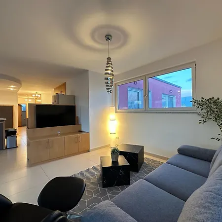 Appartamento Premium Firmenunterkunft Stuttgart-schoenaich - 6 Schlafzimmer - 9 Einzelbetten - 137qm Penthouse - Parken Frei - Ideal Fuer Teams & Monteure